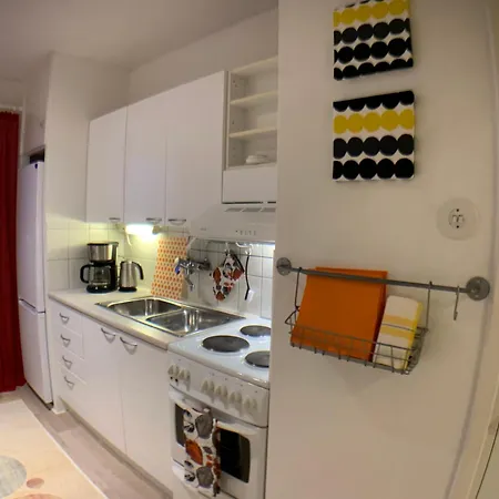 Kaupunkikoti 2-room B32 Apartment *