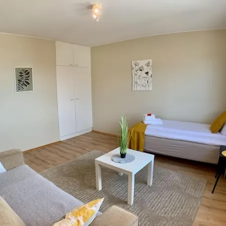 Kaupunkikoti 2-room B32 Apartment *